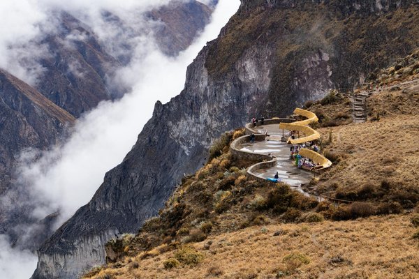 Comment organiser une croisière pour découvrir les plages de sable noir en Islande?